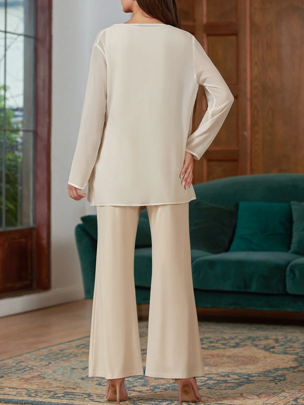 Traje de pantalón elegante holgado de gasa con escote en pico — foto 3