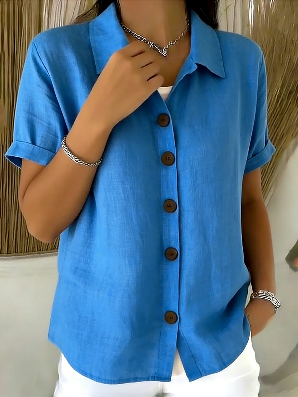 Camisa básica con cuello camisero y manga corta — foto 6