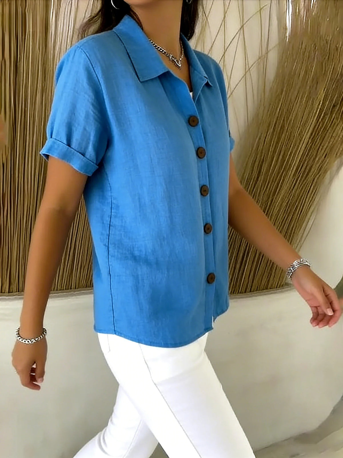 Camisa básica con cuello camisero y manga corta — foto 8