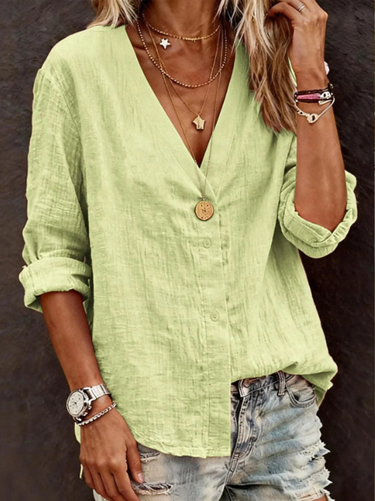 Camisa casual holgada lisa de algodón con escote en pico y manga larga — foto 2