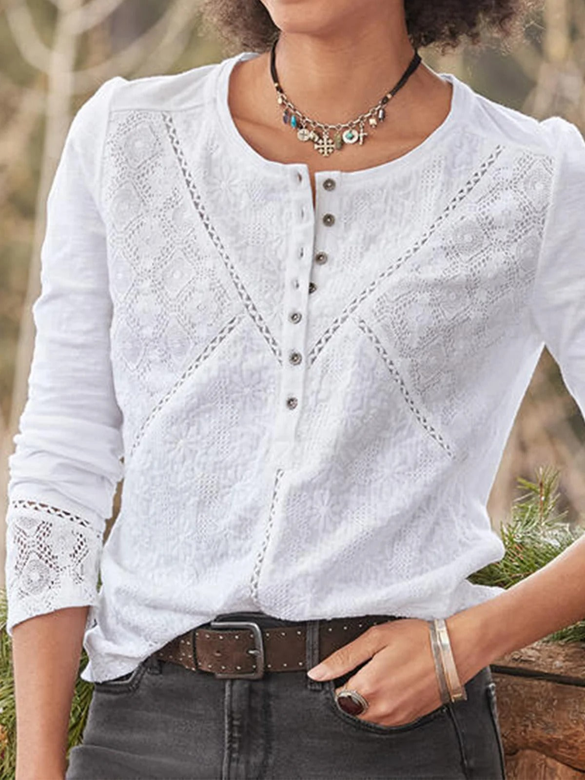 Camisa elegante de algodón con cuello redondo