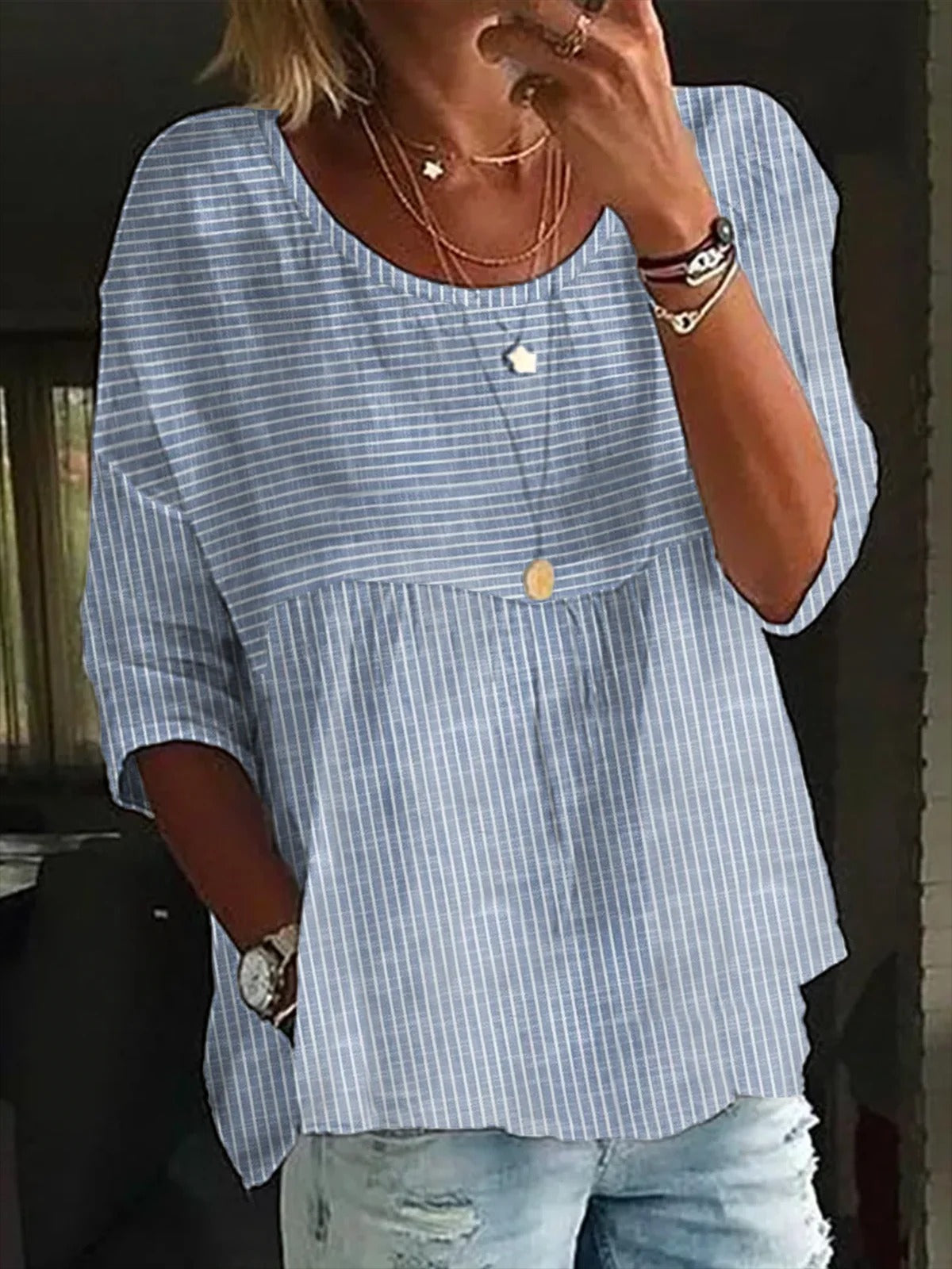 Camisa casual holgada de rayas con cuello redondo