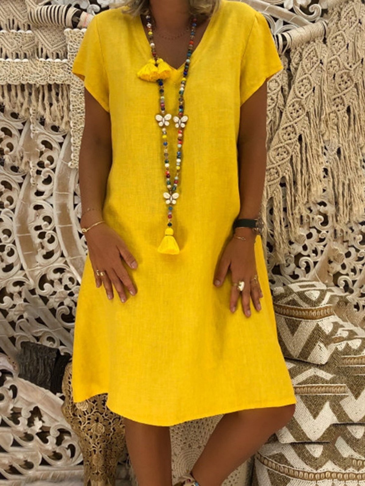 Vestido casual liso con escote en pico y manga corta