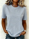 Camisa de rayas azul con cuello redondo y manga corta