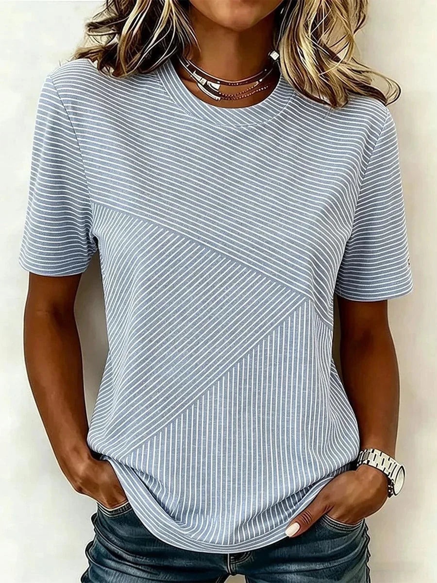 Camisa de rayas azul con cuello redondo y manga corta