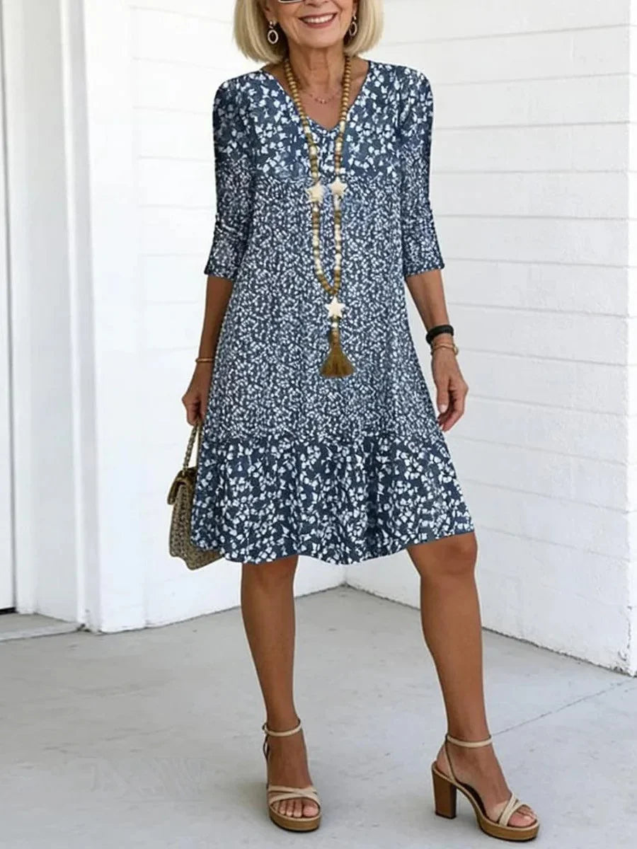 Vestido de flores azul con escote en pico y volantes