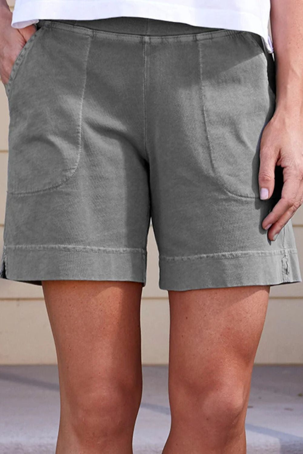 Shorts casual lisos con bolsillos · Marta