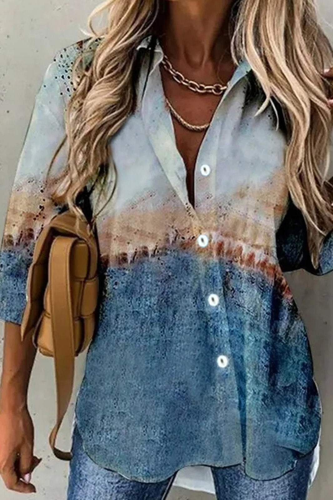Blusa abstracta con solapa, manga larga y botones