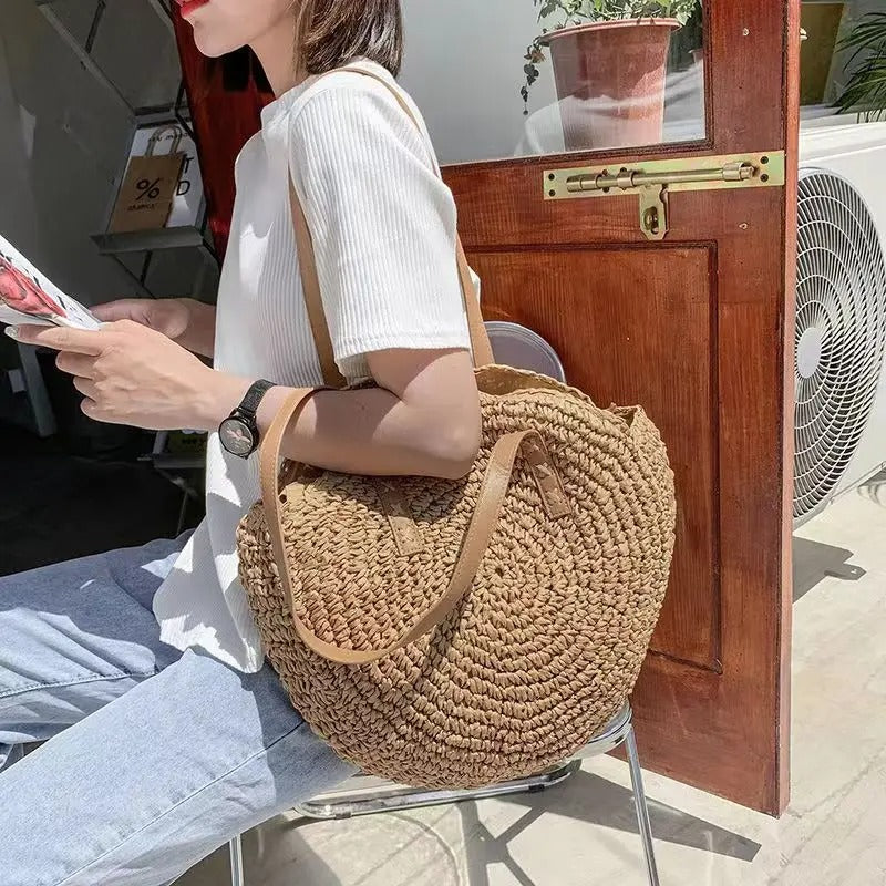 Ainhoa Bolso Redondo de Rafia Tejida Estilo Bohemio