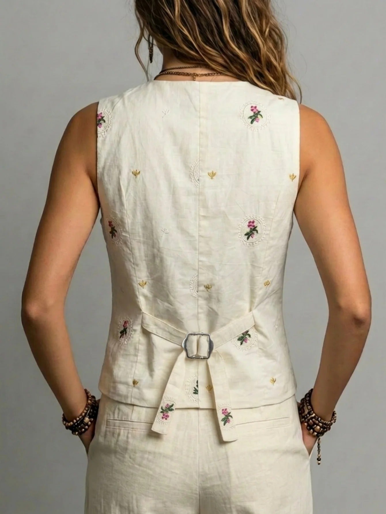 Anna Chaleco Bordado Ajustable