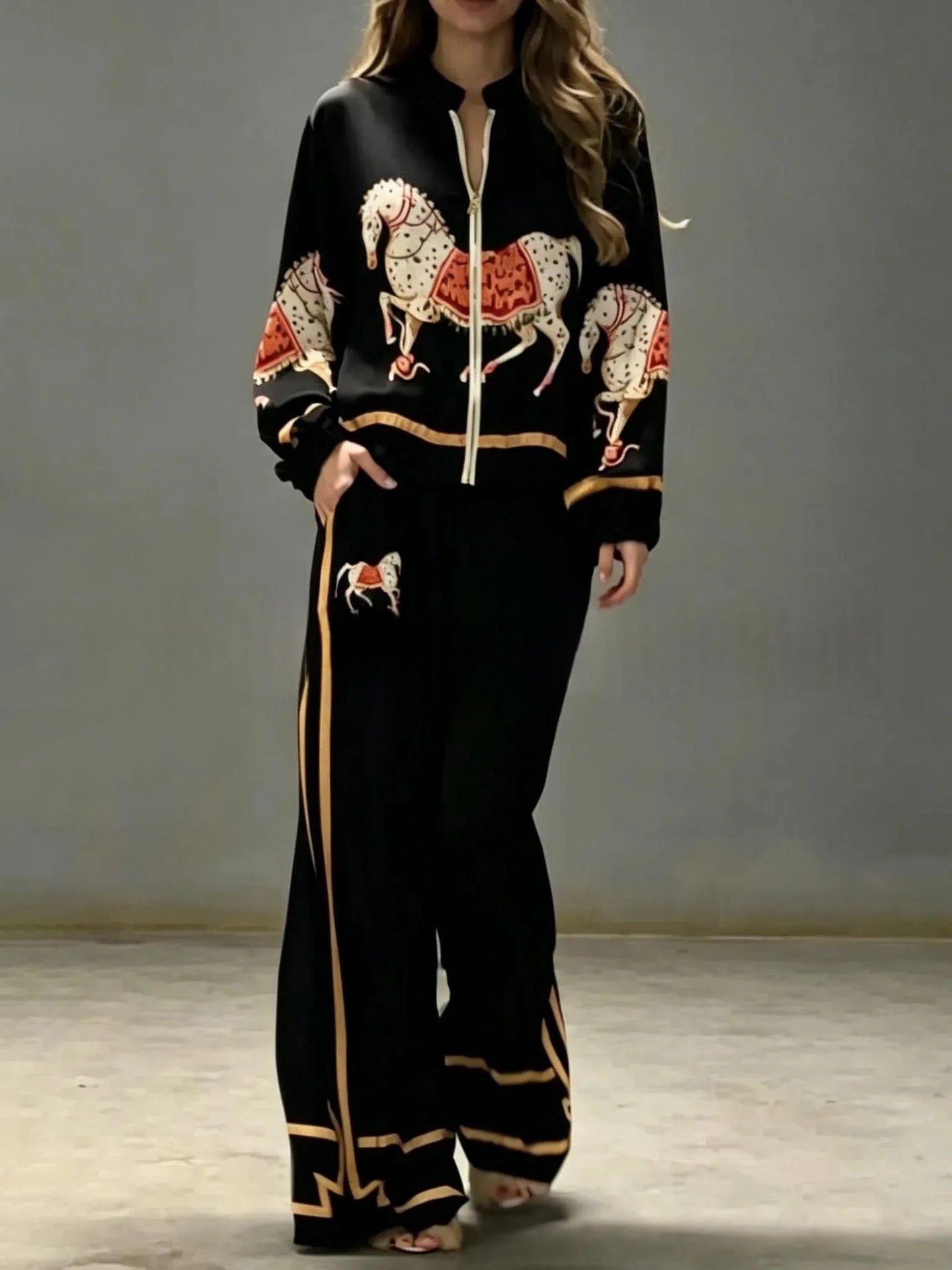 Cayetana Conjunto Satinado Con Estampado De Caballos