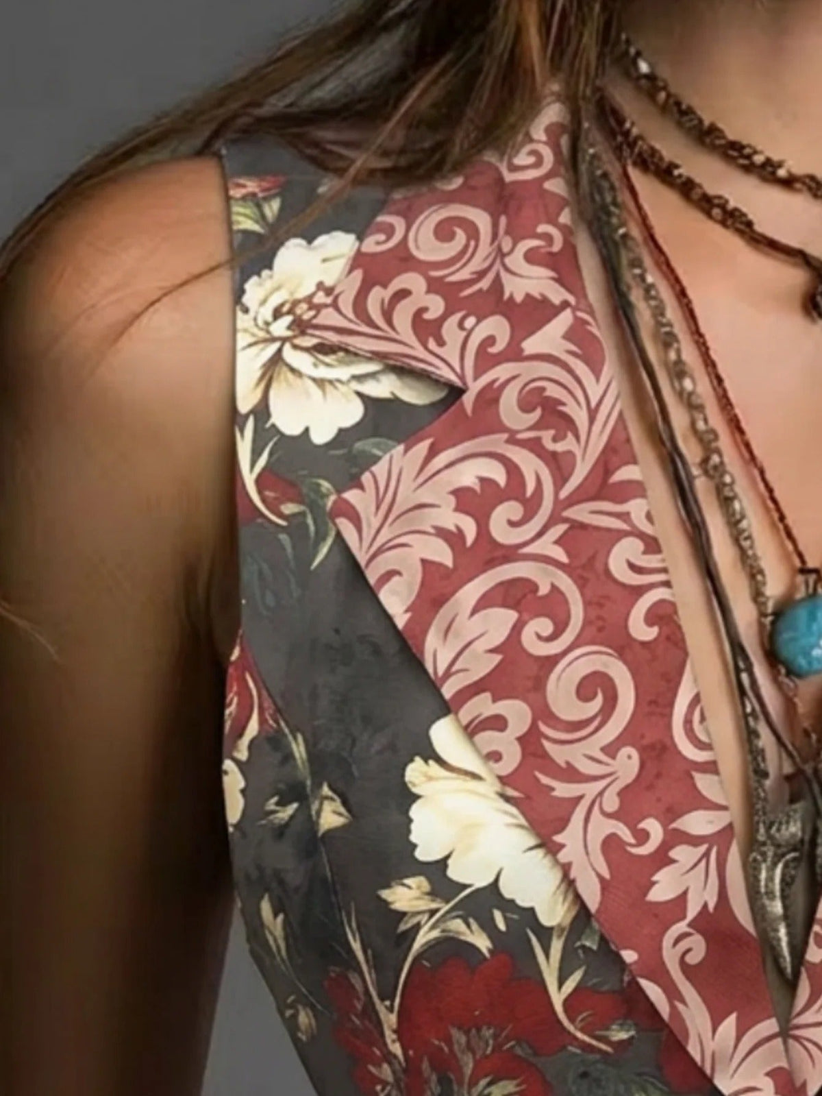 Jimena Chaleco Floral Con Solapas