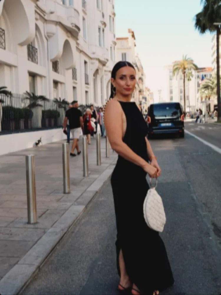 Dalia Vestido Maxi Negro con Detalle de Cadena Dorada