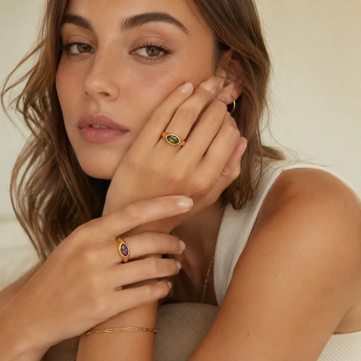 Isabella Anillo Dorado con Circón Marquesa de Colores