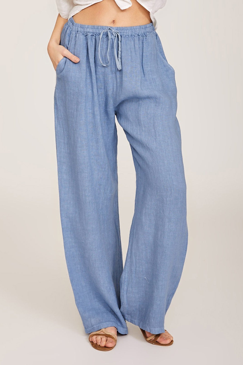 Pantalón de pernera ancha liso con bolsillos