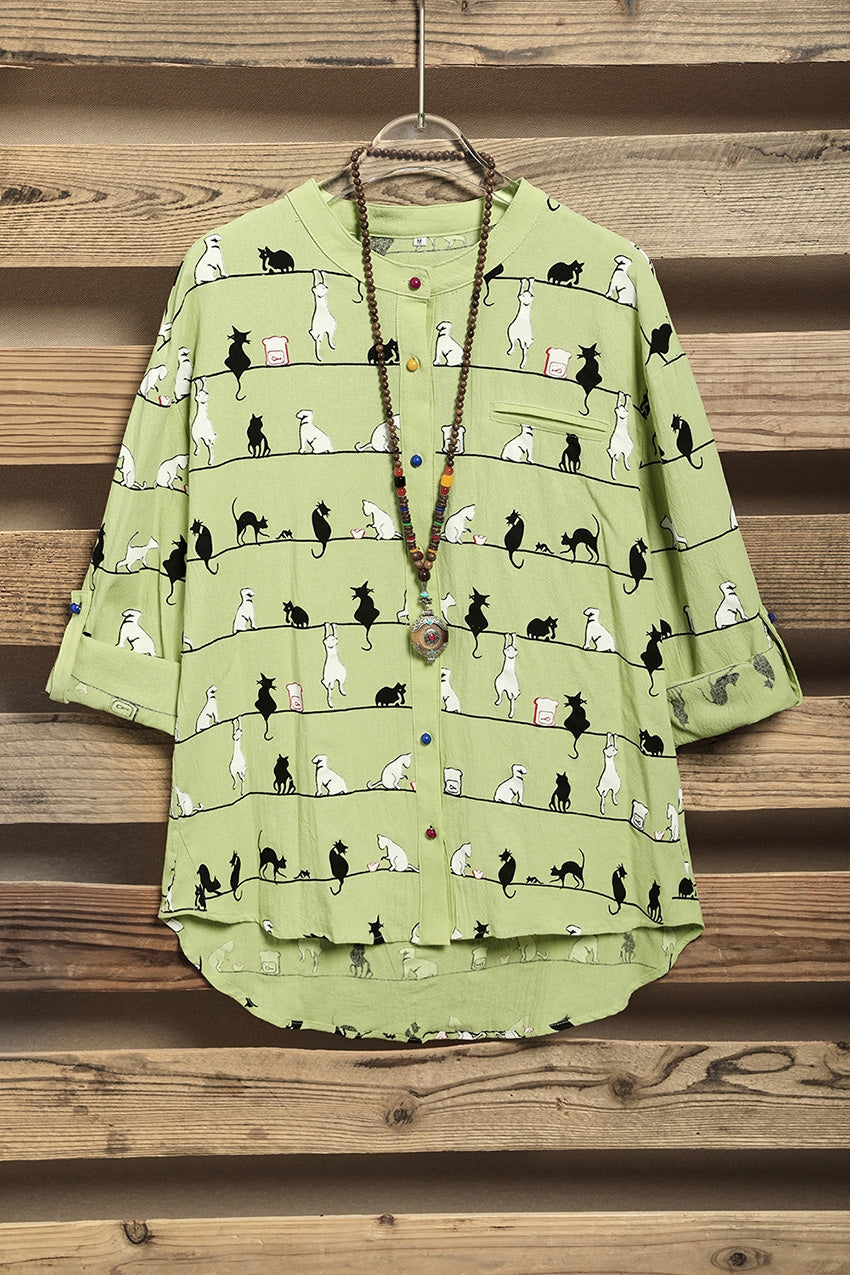 Camisa bonita de gatos con cuello alto y manga corta — foto 6