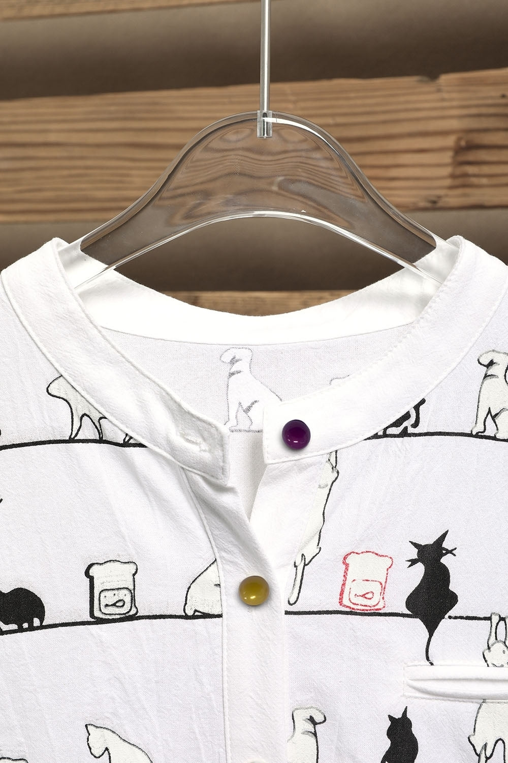 Camisa bonita de gatos con cuello alto y manga corta — foto 9