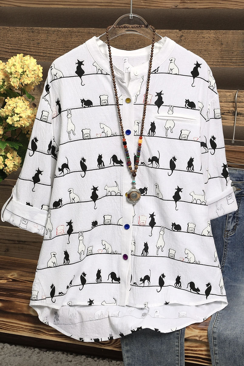 Camisa bonita de gatos con cuello alto y manga corta