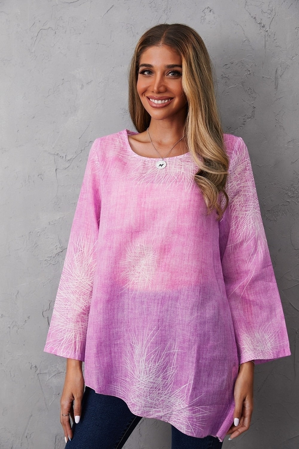 Blusa de flores con cuello redondo y manga larga · Celia