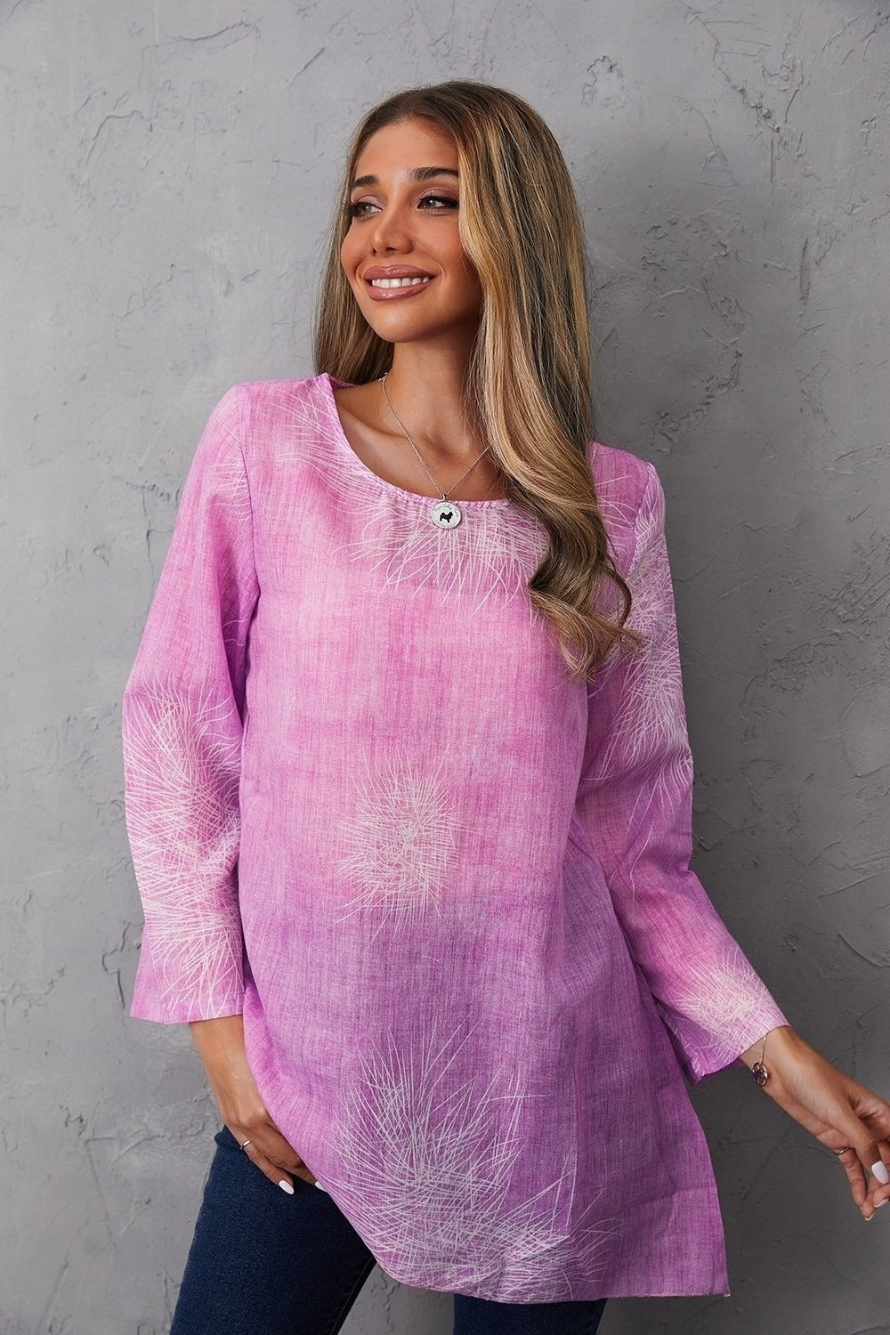 Blusa de flores con cuello redondo y manga larga · Celia