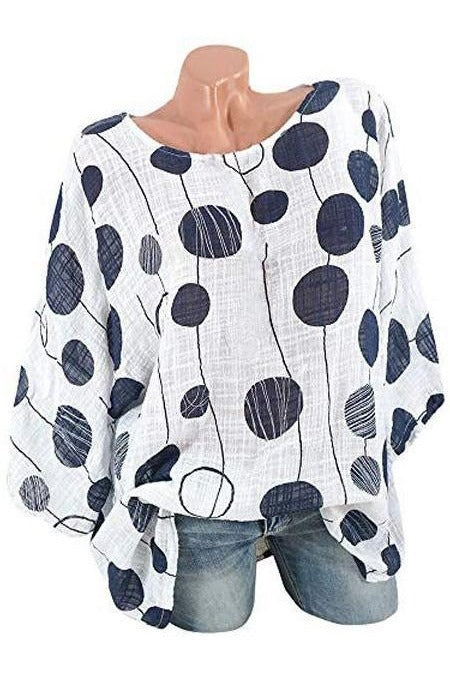 Blusa de lunares con cuello redondo y manga tres cuartos