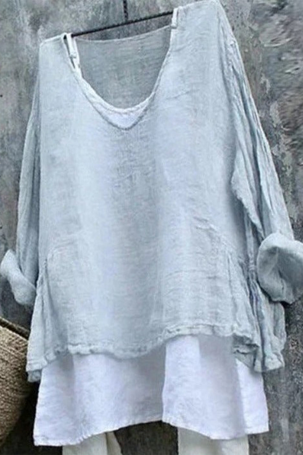 Camisa casual lisa con escote en pico y manga larga