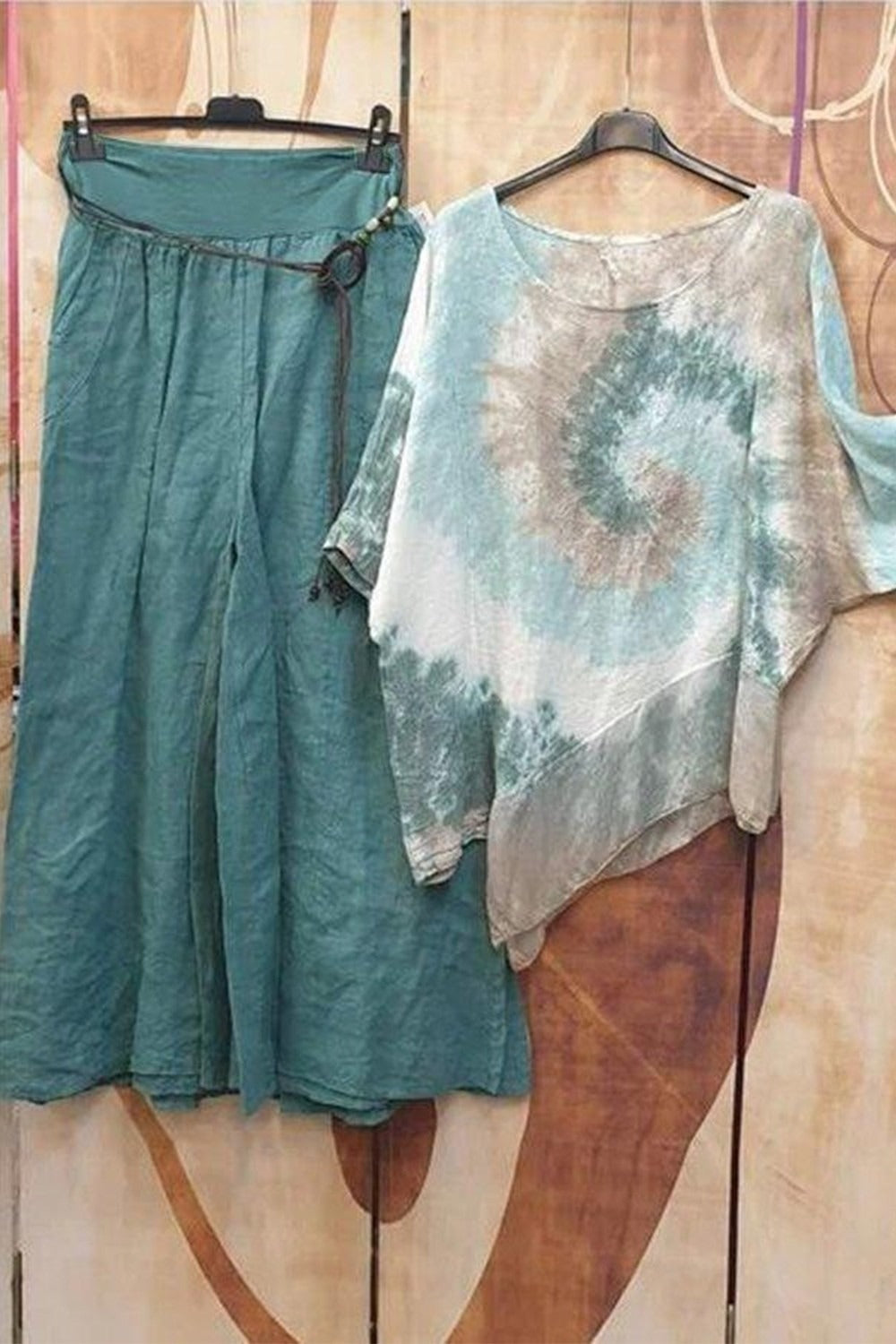 Conjunto de dos piezas asimétrico tie dye con manga corta